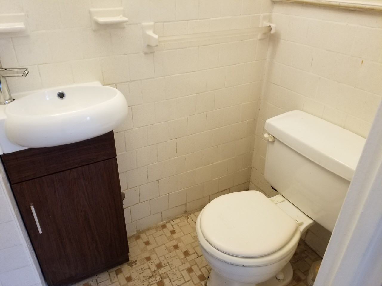 2719 Eastchester Road 1 - Photo 2 of 5