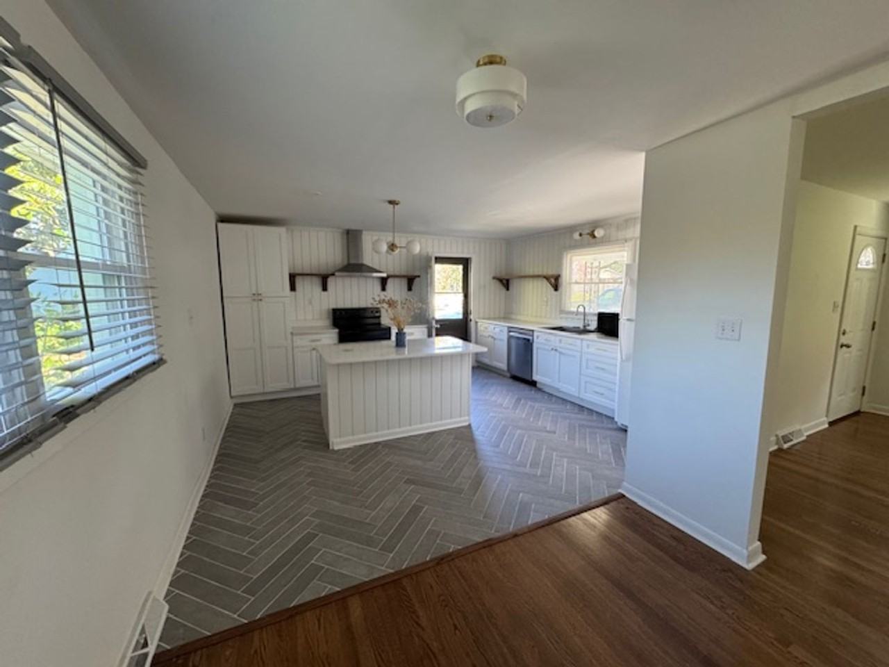 1111 Standish Cir - Photo 3 of 22