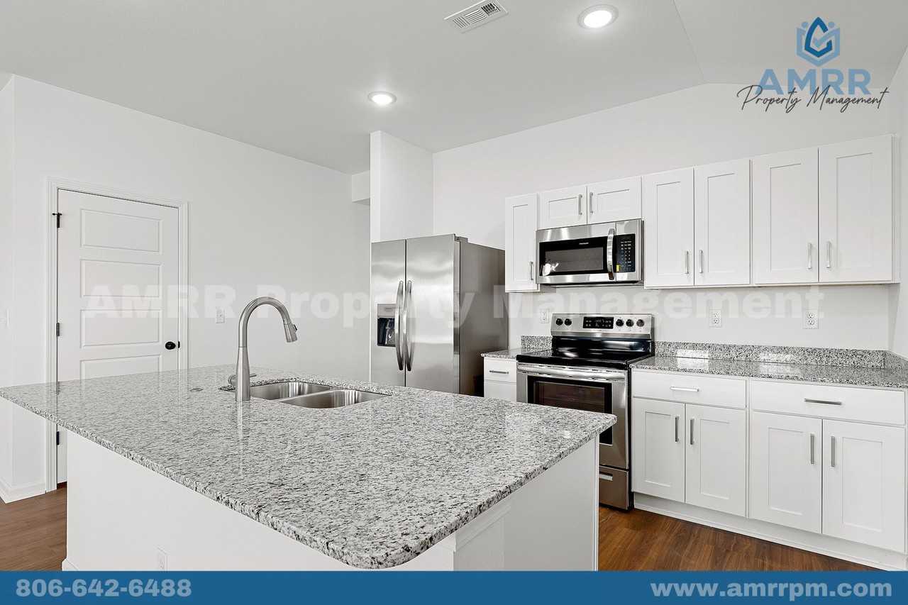 125 Southwest Vanessa Street - Photo 2 of 31