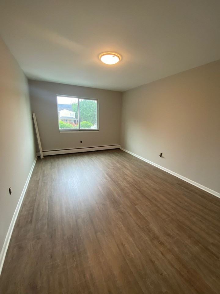 Lafayette Court Apartments - Photo 2 of 8