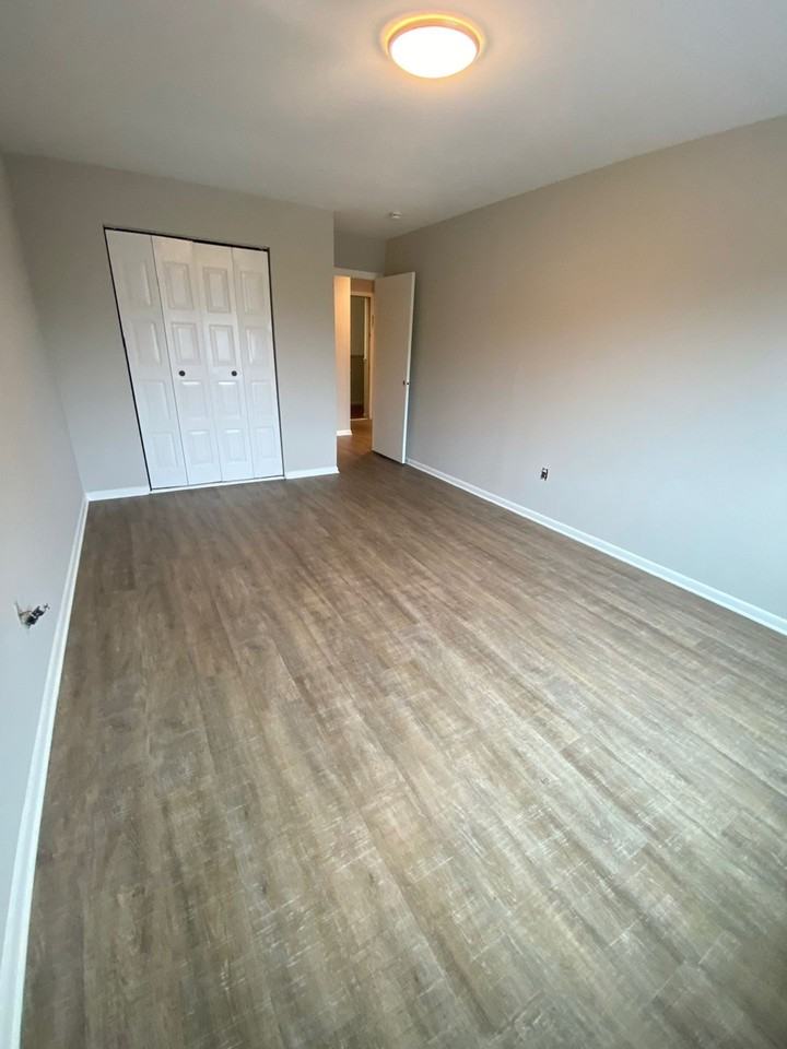 Lafayette Court Apartments - Photo 3 of 8