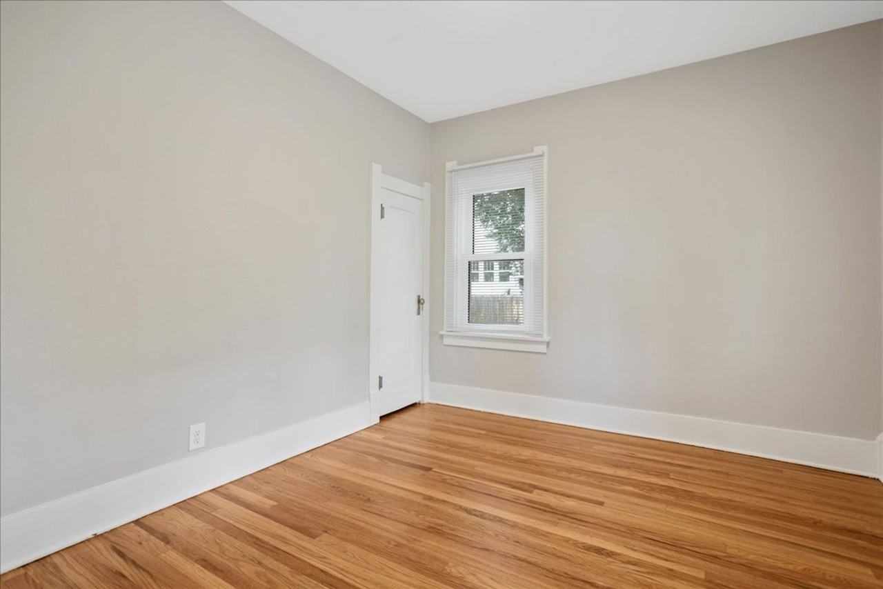 520 W 31st St - Photo 5 of 24