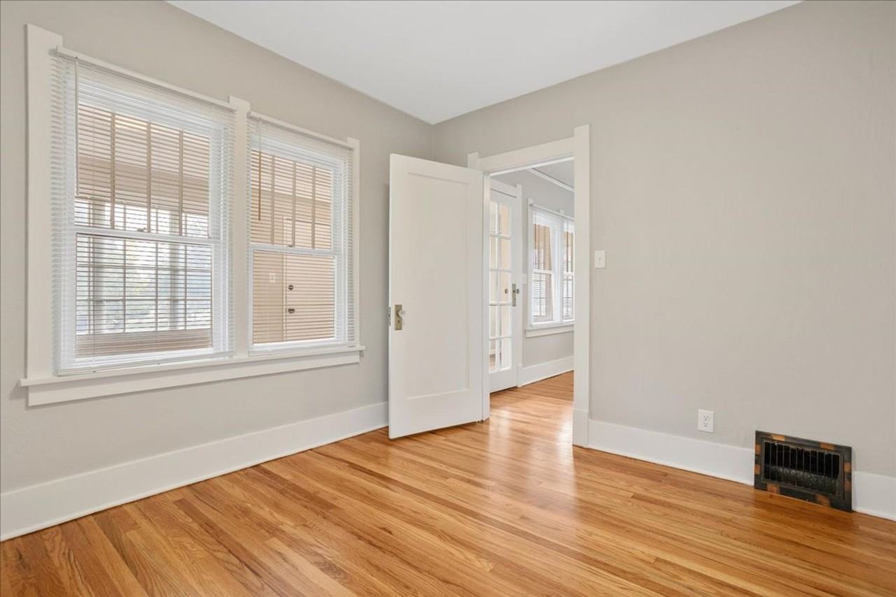 520 W 31st St - Photo 6 of 24