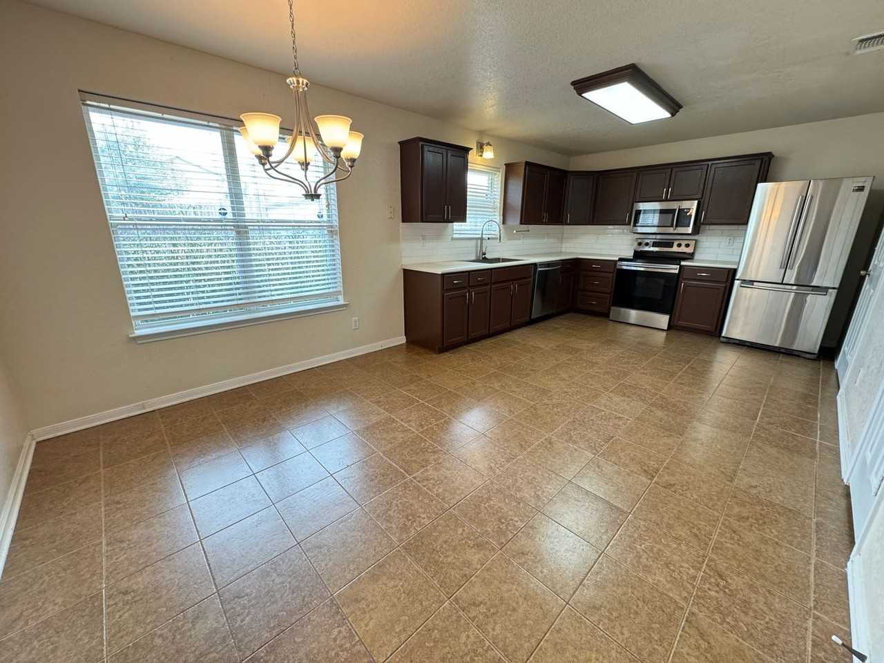 3610 Foxglove Ln - Photo 7 of 24