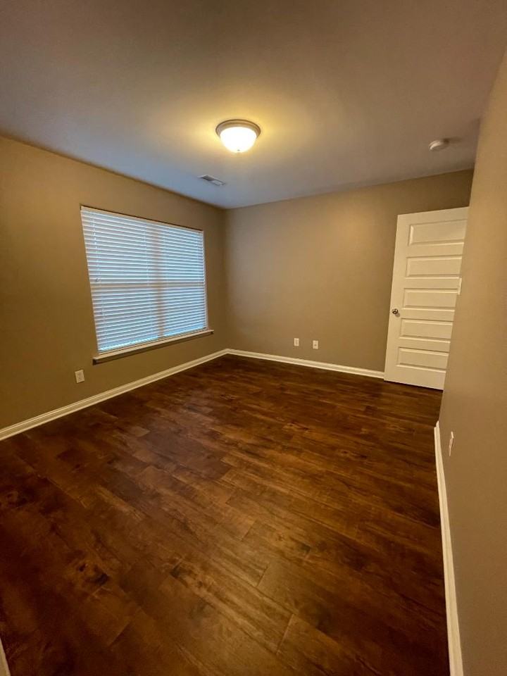 1009 Avenue B Se - Photo 3 of 20