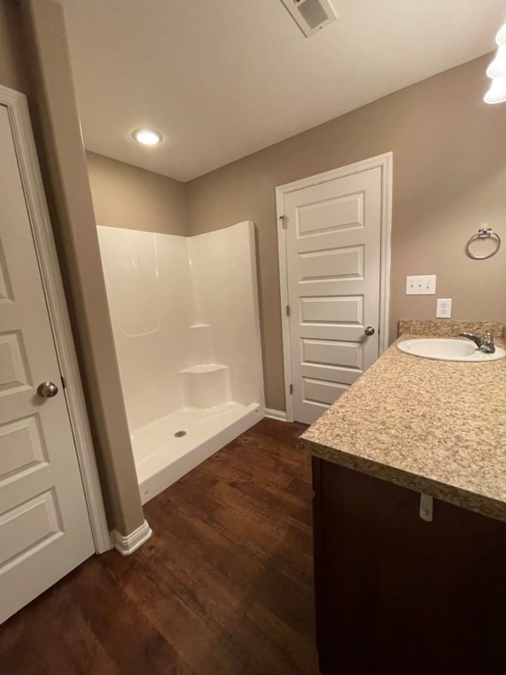 1009 Ave B SE - Photo 3 of 10