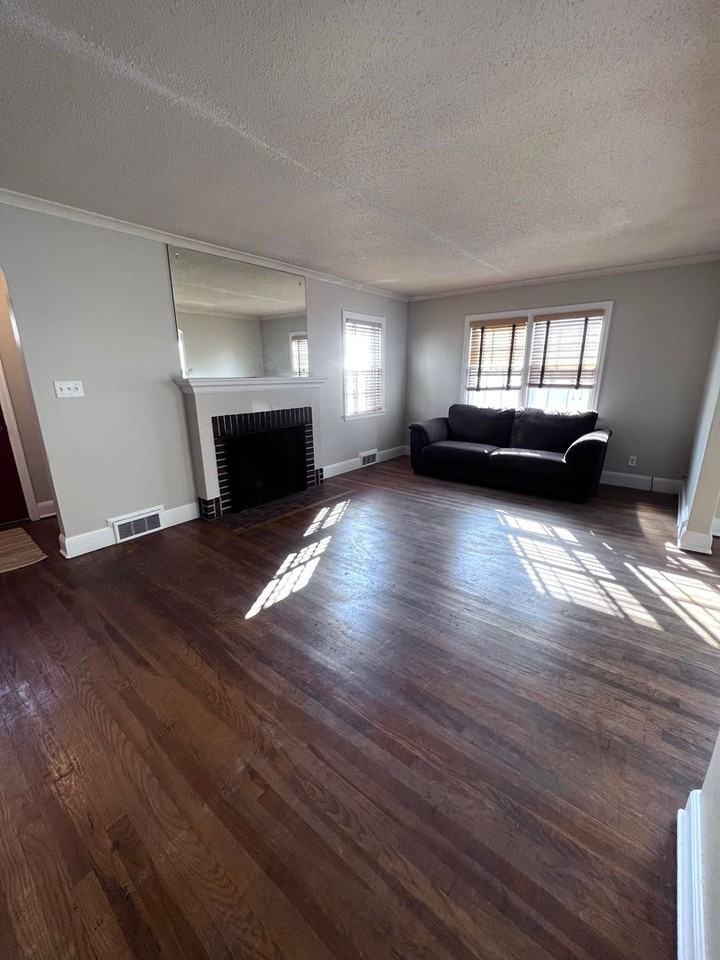 1819 Vermilion Rd - Photo 4 of 33