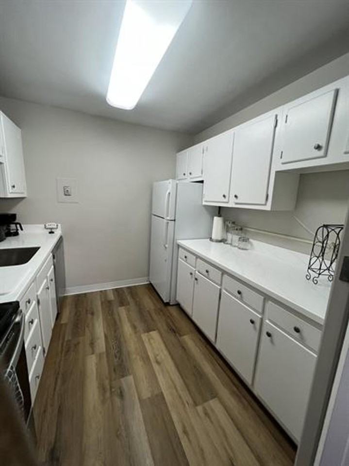 The Town House - Photo 4 of 17