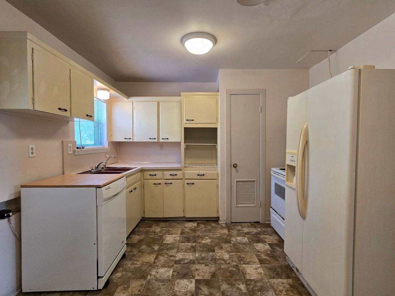 2408 Meadow Ln - Photo 3 of 17