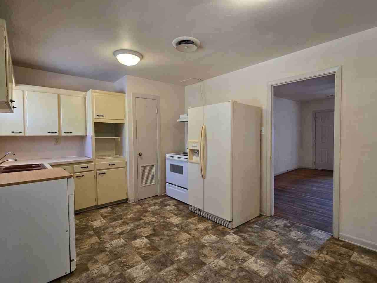 2408 Meadow Ln - Photo 4 of 17