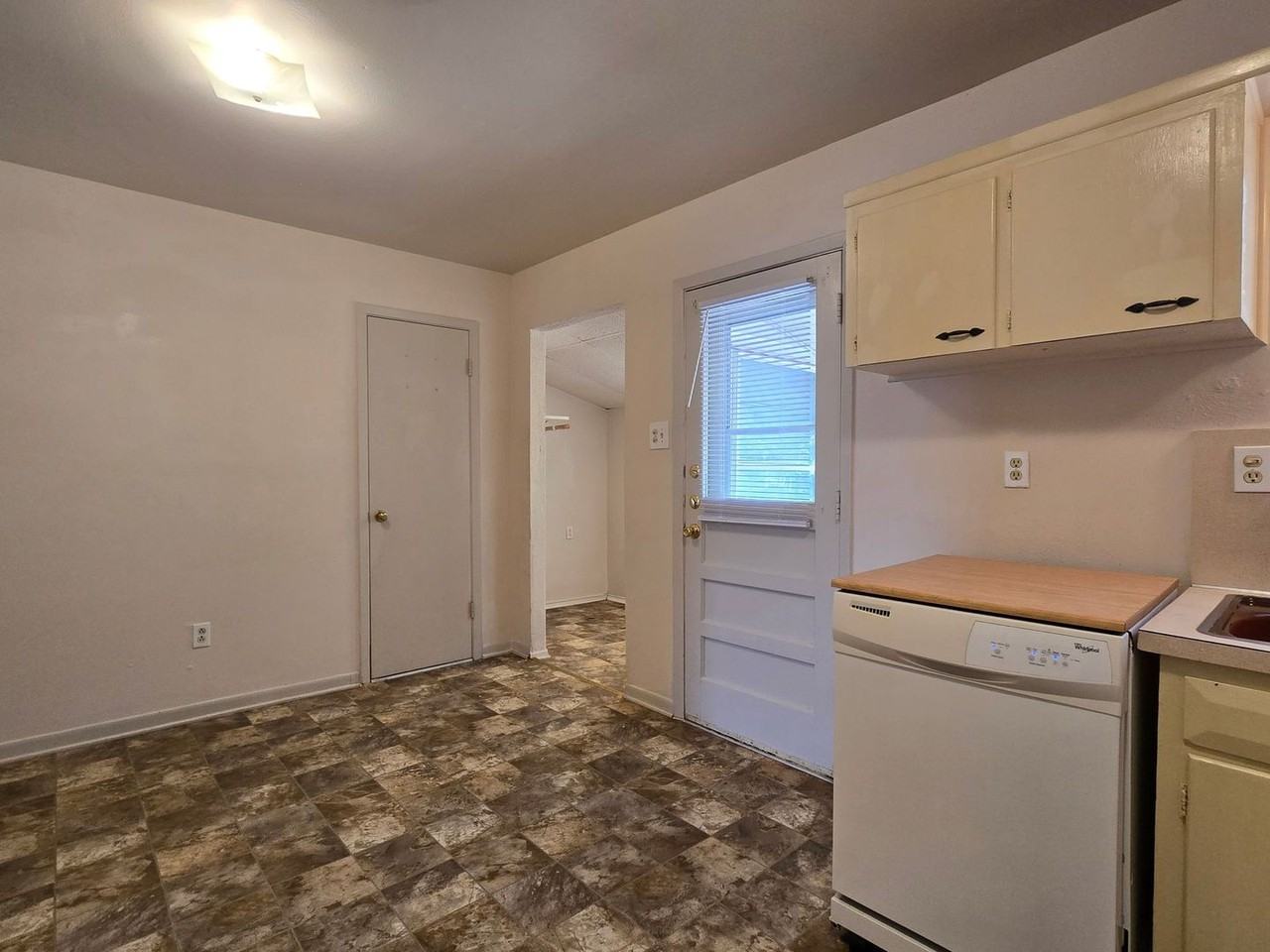 2408 Meadow Ln - Photo 5 of 17