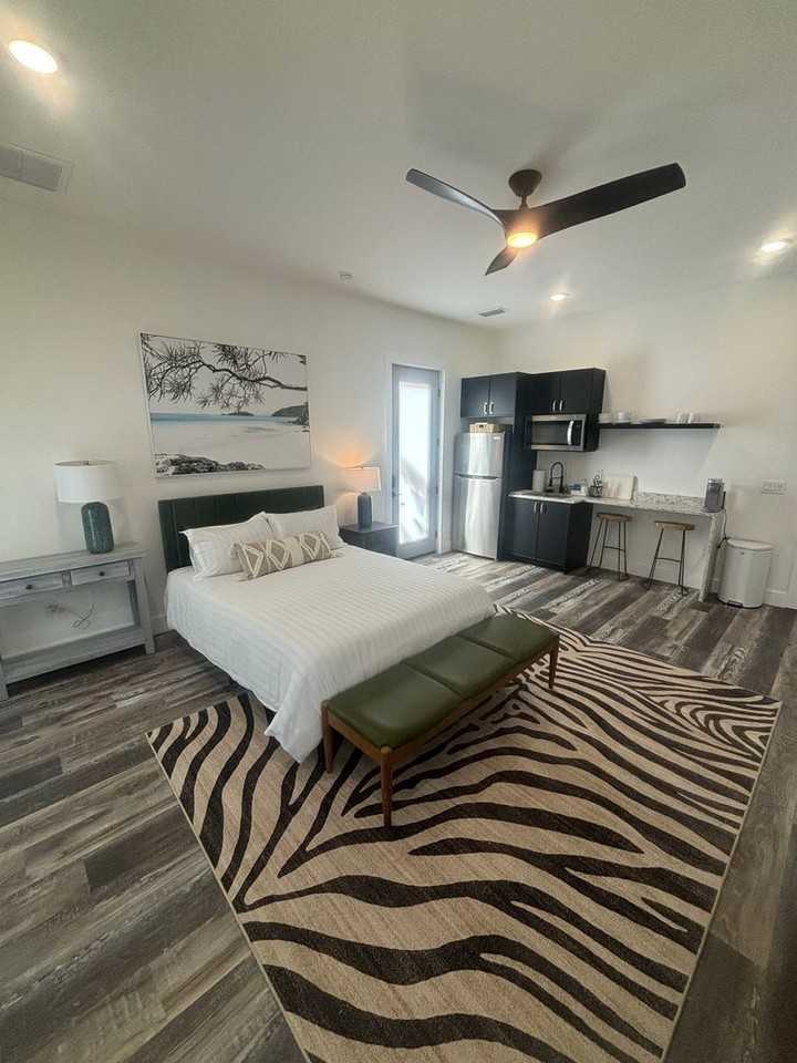 415 E 7th Ave #B - Photo 3 of 14