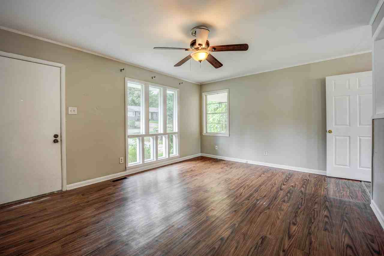 3815 Barry Ave - Photo 3 of 19