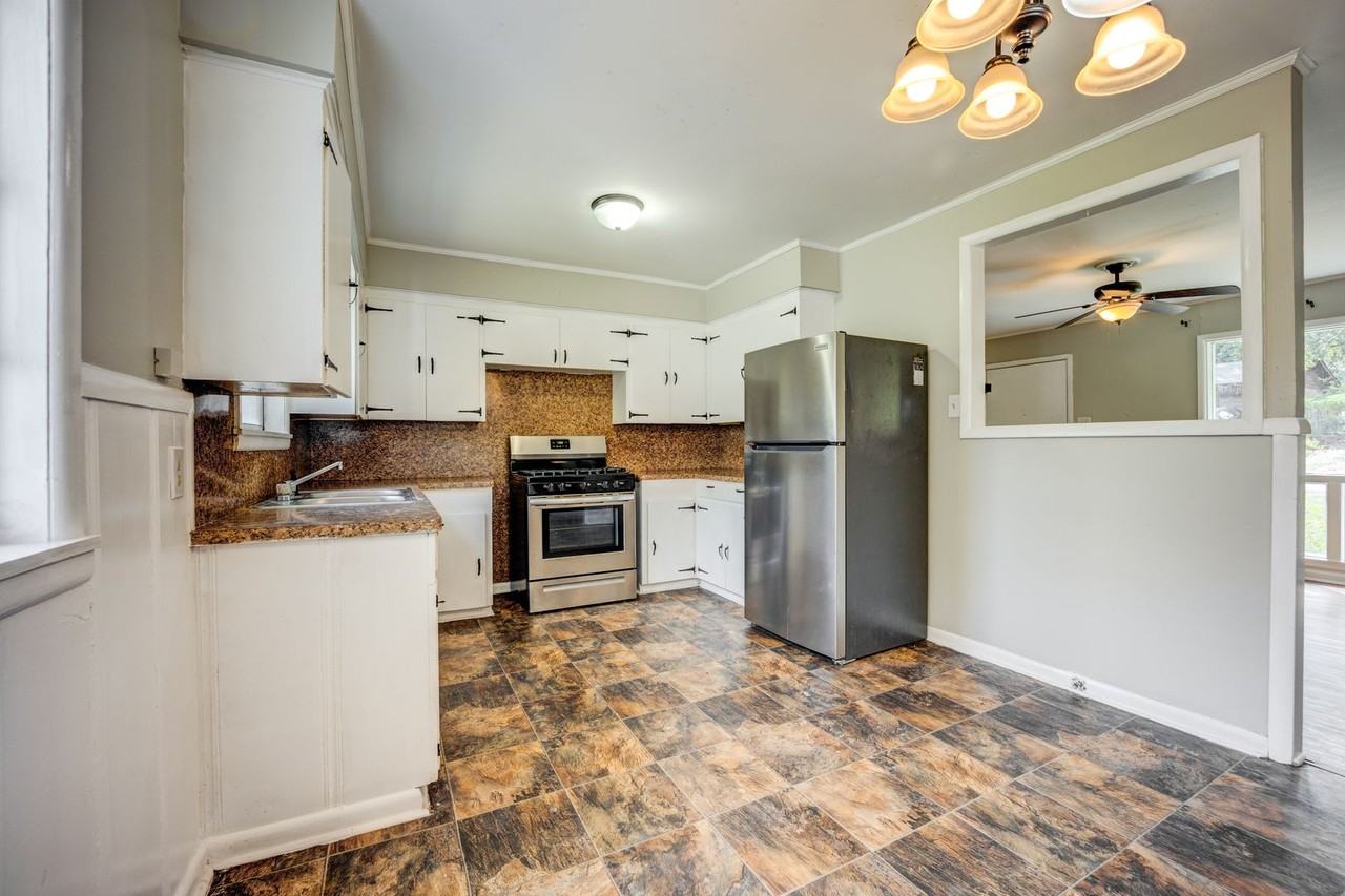 3815 Barry Ave - Photo 5 of 19
