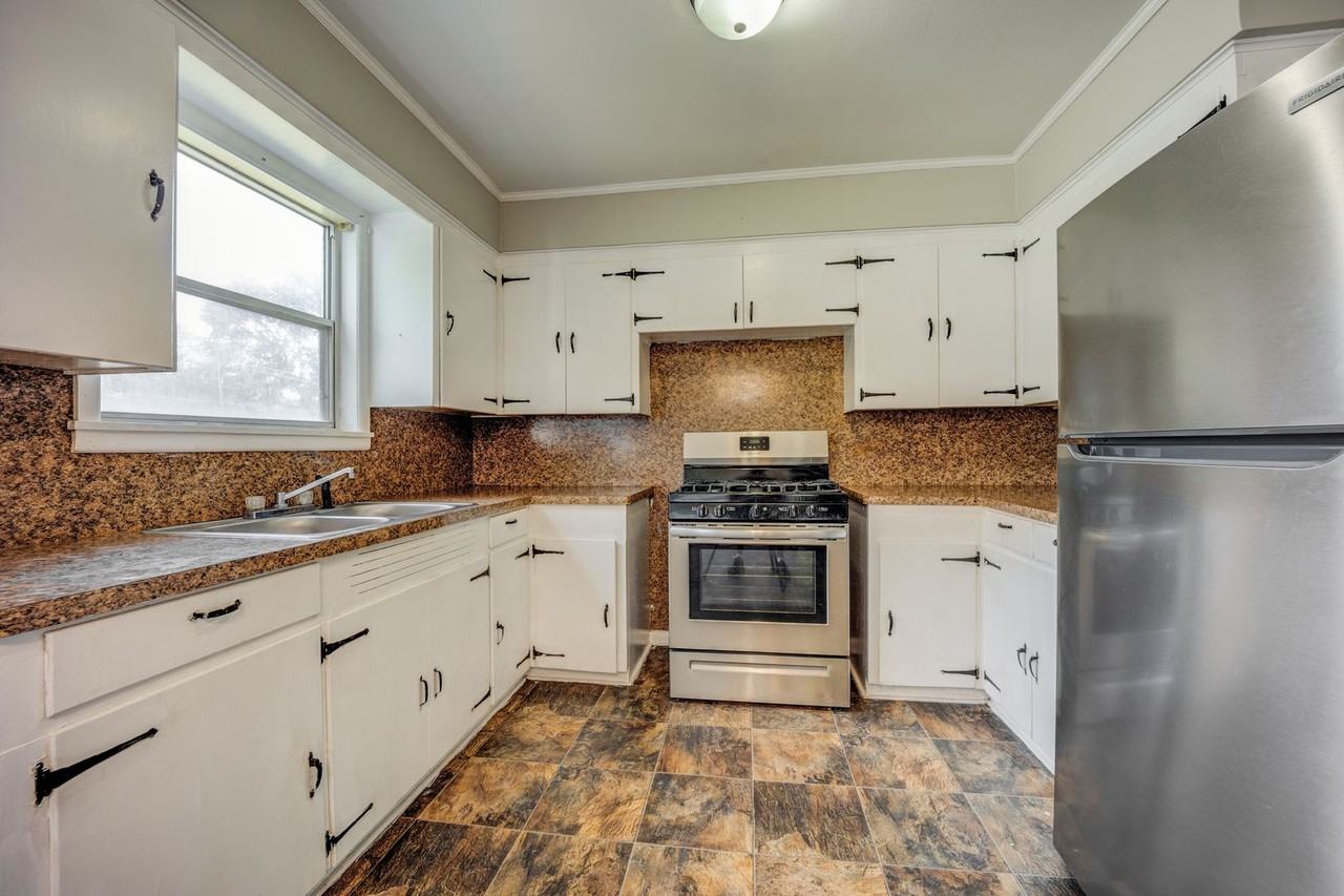 3815 Barry Ave - Photo 6 of 19