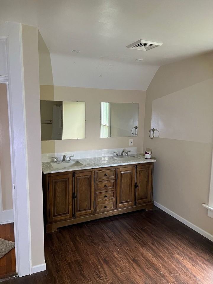 8712-8714 W. Mitchell St. (Duplex) - Photo 3 of 4