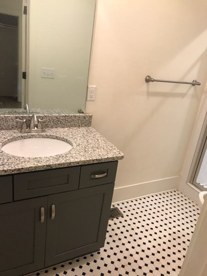 1019 Queen City Ave - Photo 6 of 20