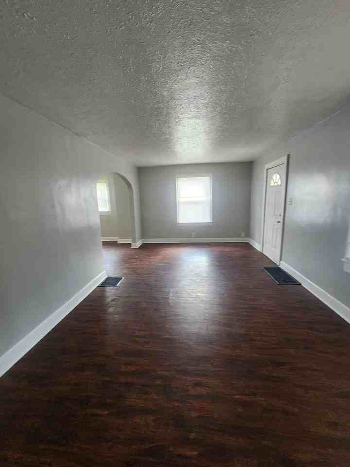 1413 N Concord St - Photo 2 of 10