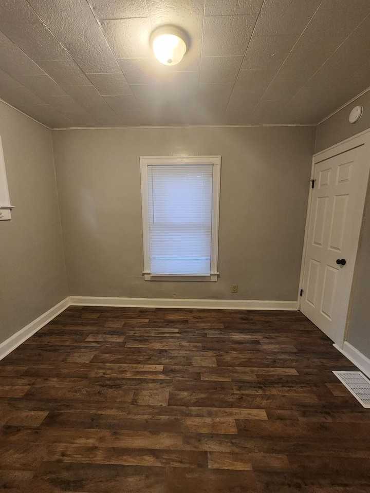 2321 N Harding St - Photo 3 of 13