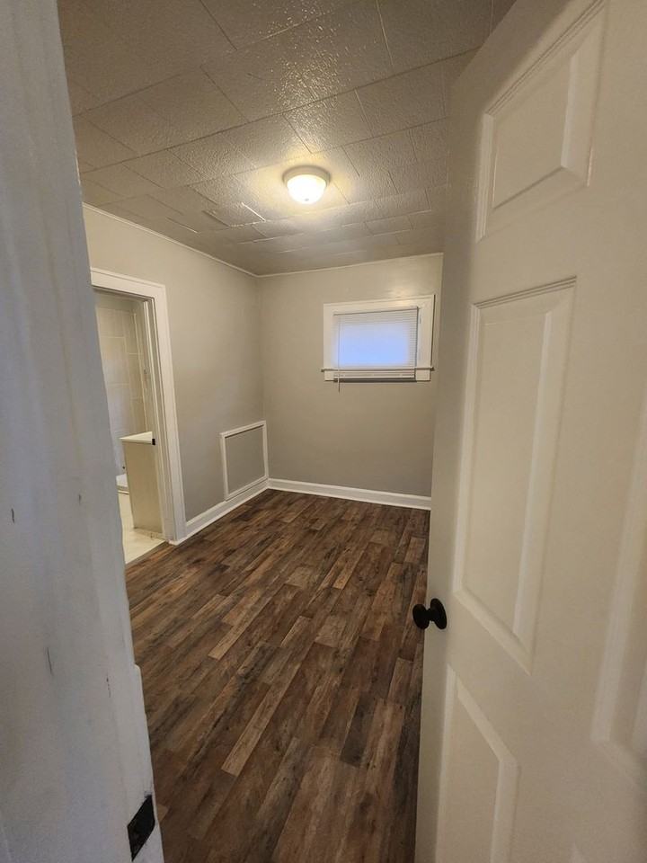 2321 N Harding St - Photo 4 of 13