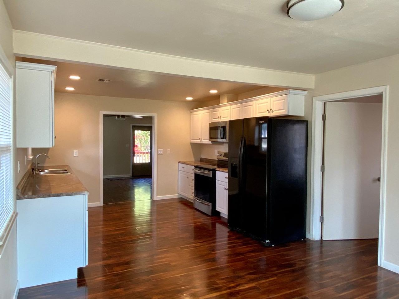 4614 Denver Ave - Photo 3 of 20