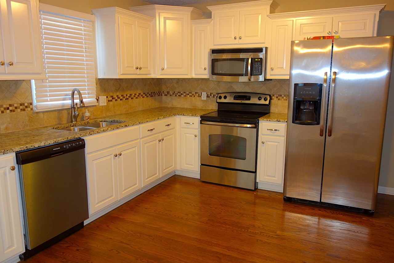 8600 Grandview Ln - Photo 3 of 16