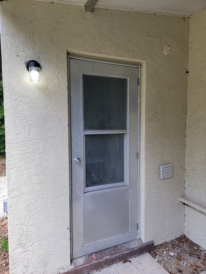 917 Zephyr St - Photo 2 of 9
