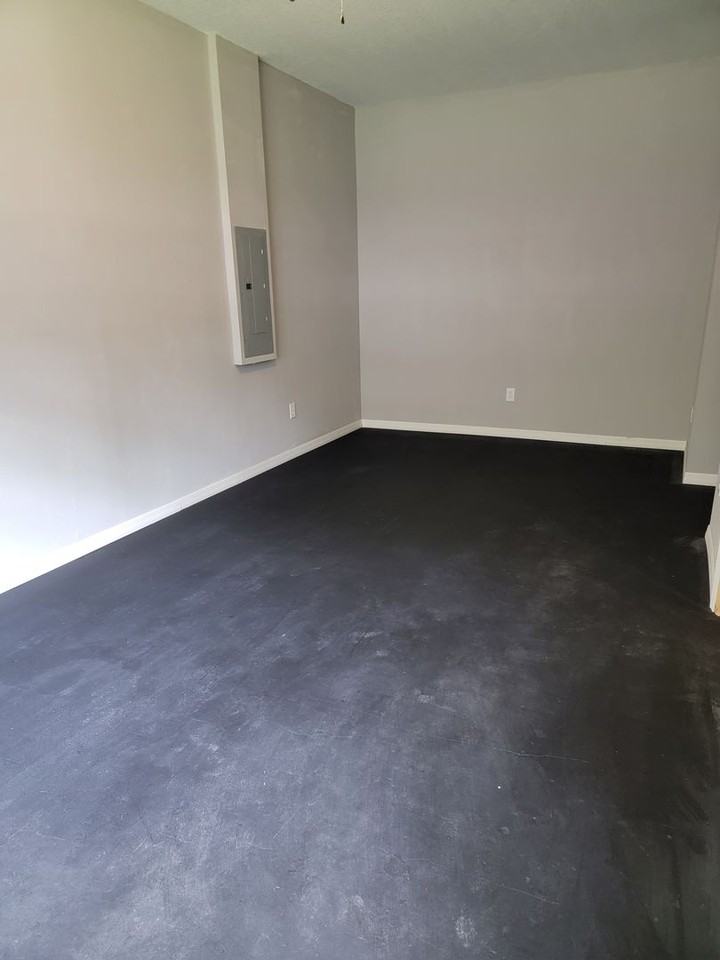 917 Zephyr St - Photo 3 of 9