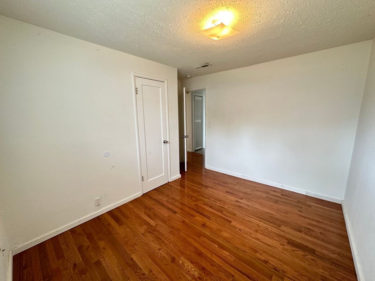 1254 Sw 112th St - Photo 7 of 13