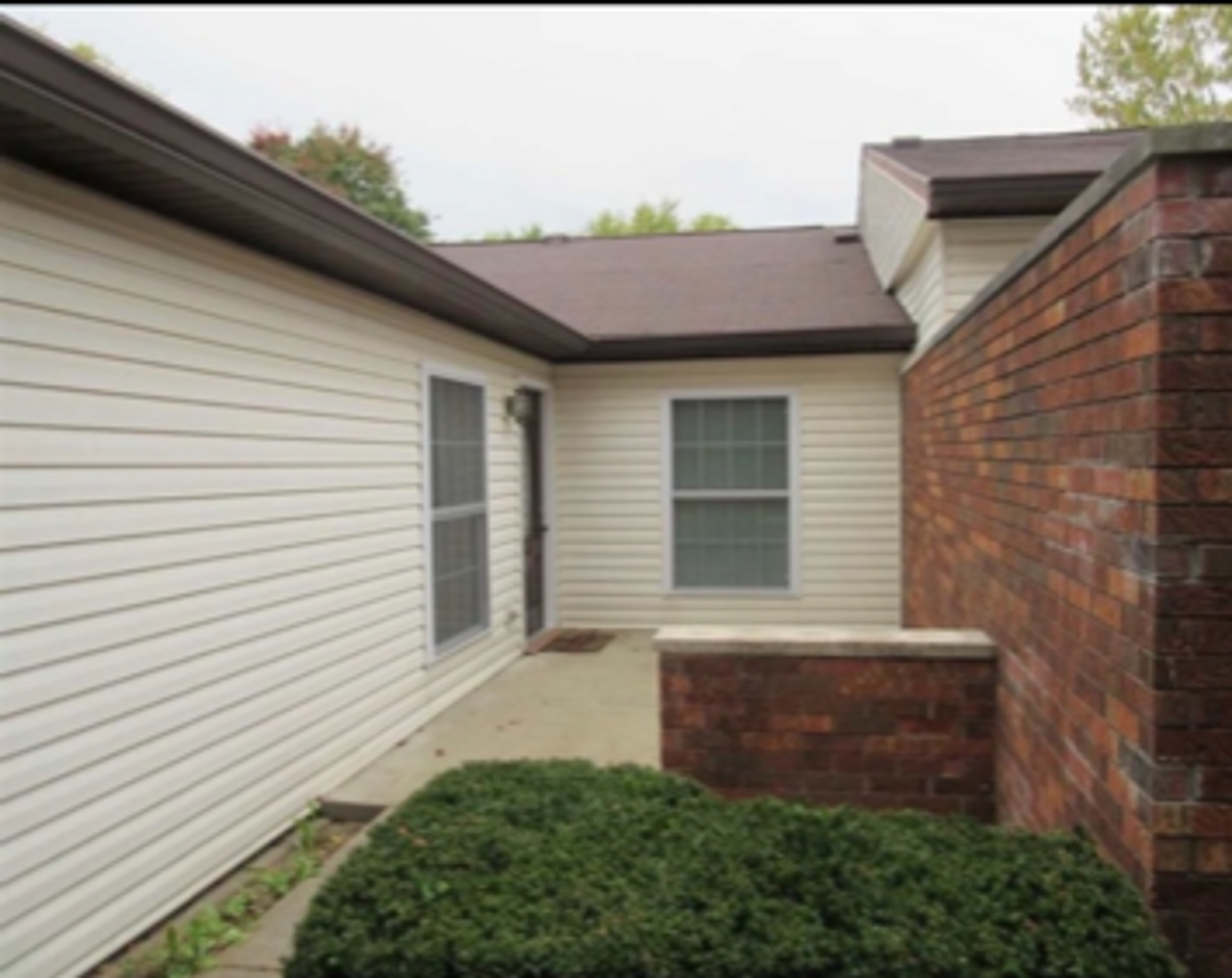 1176 E Commons Dr - Photo 6 of 8