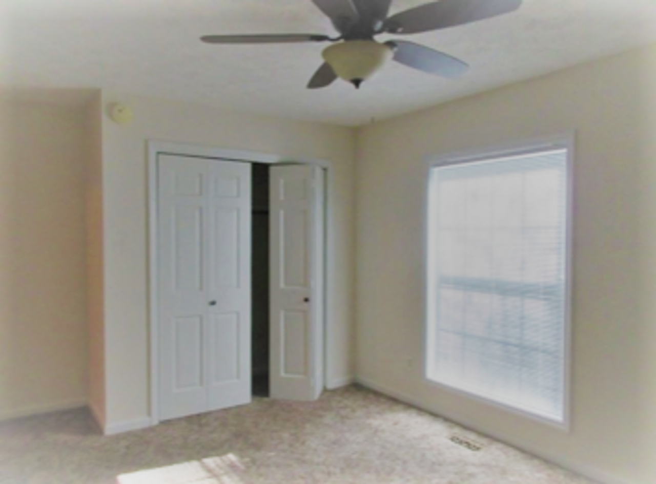 1176 E Commons Dr - Photo 2 of 8