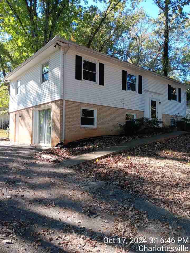 110 Middlesex Dr - Photo 2 of 39