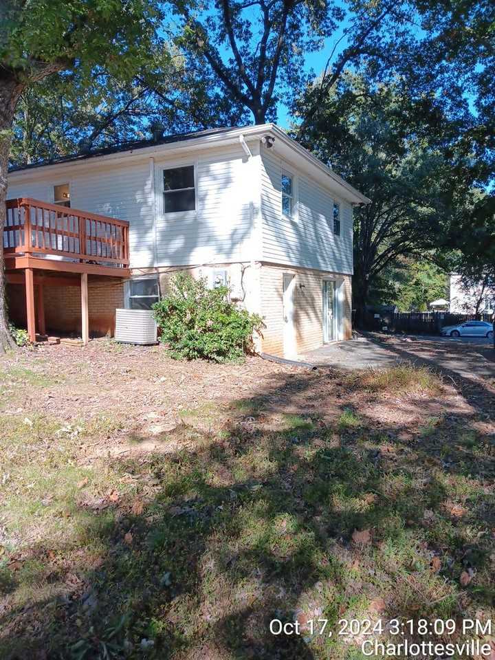 110 Middlesex Dr - Photo 4 of 39