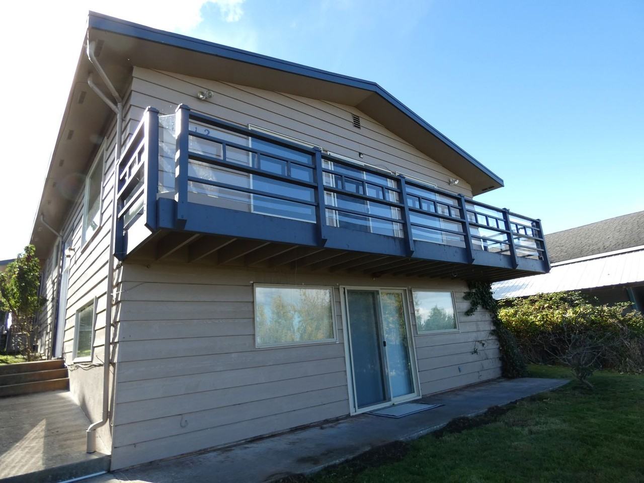 1612 W 7th St - Photo 2 of 50