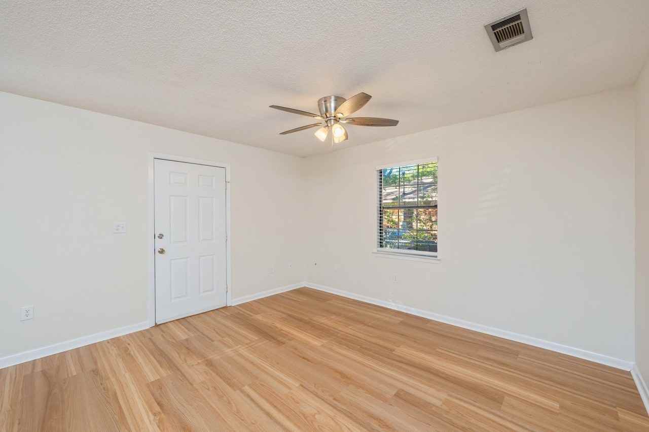 610B 32nd St - Photo 4 of 19