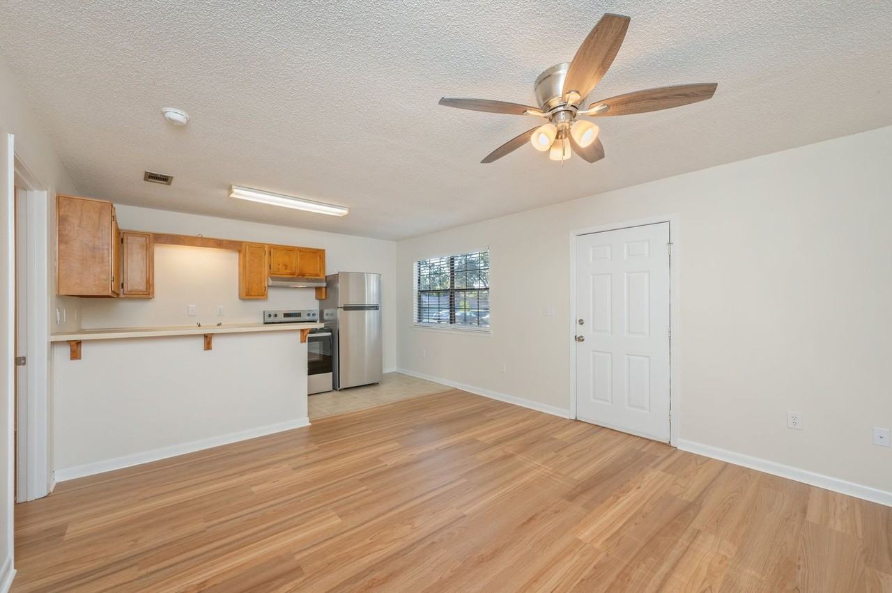 610B 32nd St - Photo 5 of 19