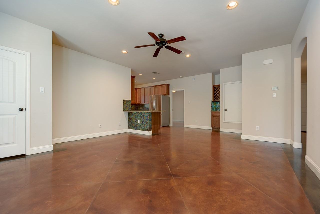 2932 Forest Park Blvd - Photo 6 of 10