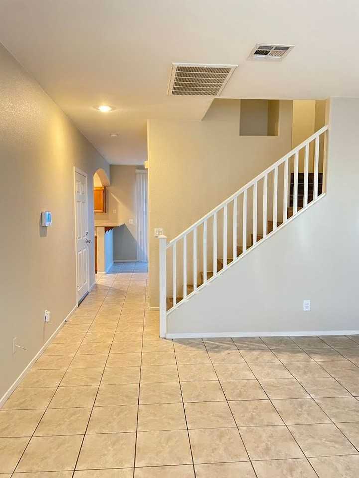 10224 Viterbo St - Photo 3 of 27