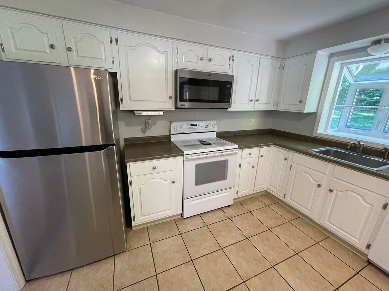 85 Brentwood Dr - Photo 3 of 45