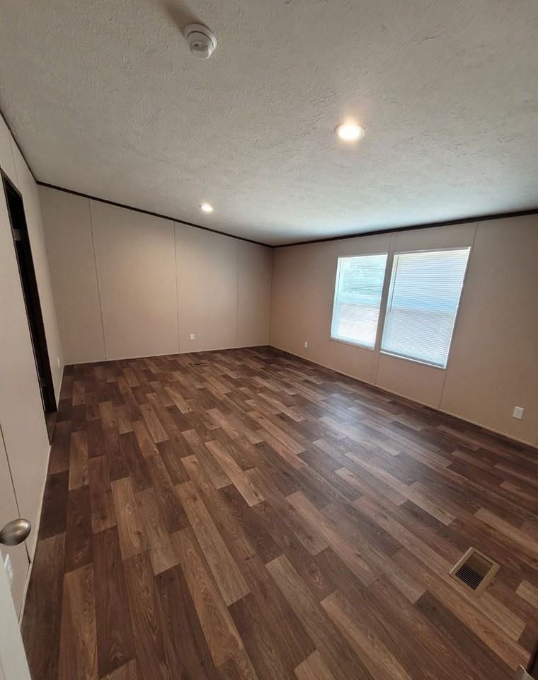 165 Silver Cir - Photo 4 of 14