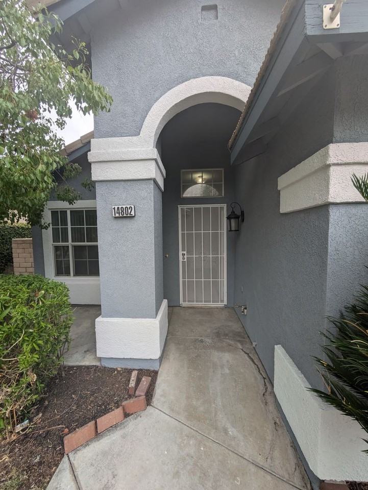 14802 Saddlepeak Dr - Photo 2 of 20