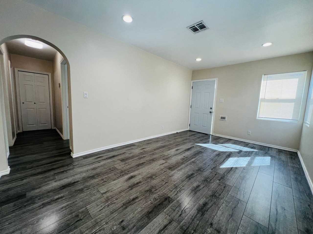 565 W Broadway - Photo 2 of 10