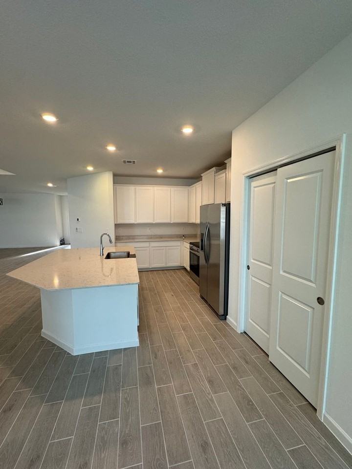 3964 Ne 33rd Ave - Photo 3 of 10