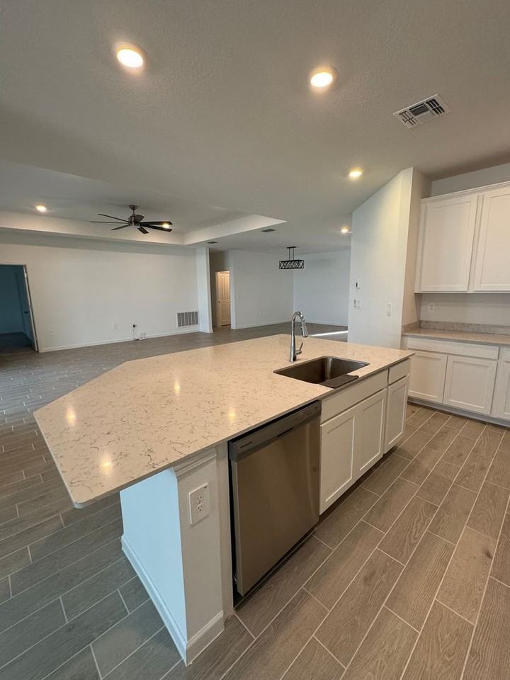 3964 Ne 33rd Ave - Photo 4 of 10