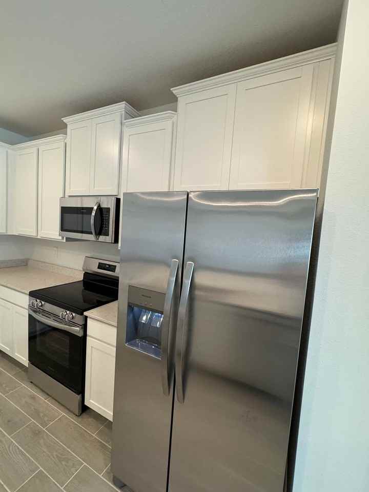 3964 Ne 33rd Ave - Photo 5 of 10