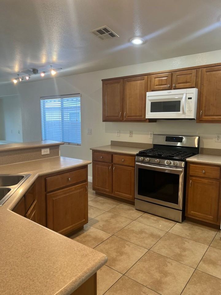 5858 Sierra Medina Ave - Photo 3 of 22