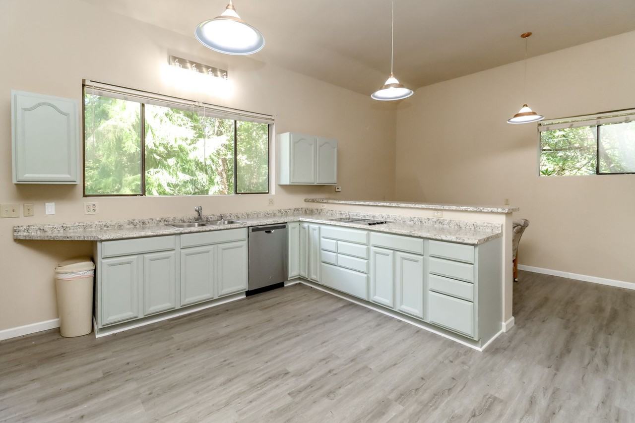 27636 191st Pl Se - Photo 3 of 10