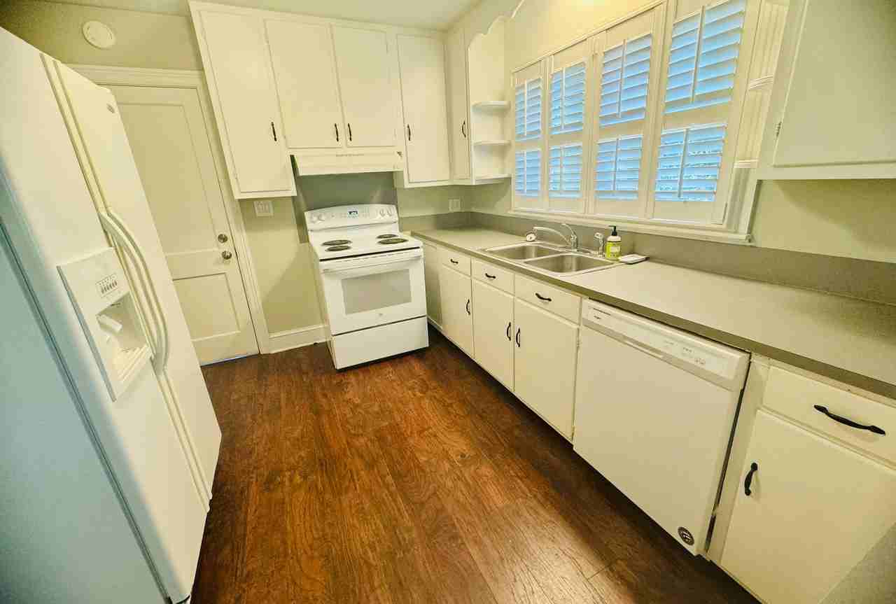 108 Cedar Ln - Photo 3 of 18