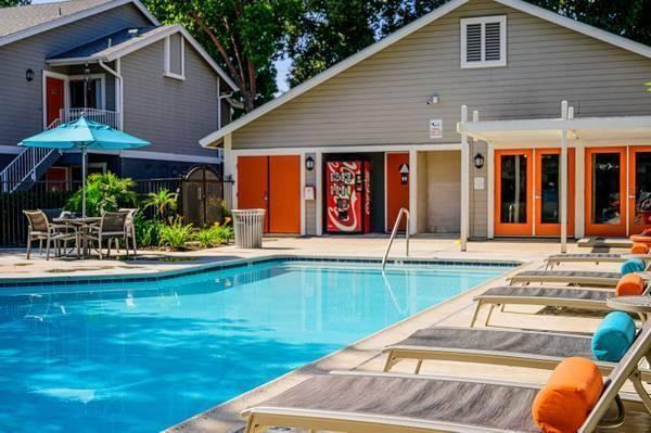 150 Drake St - Photo 3 of 15