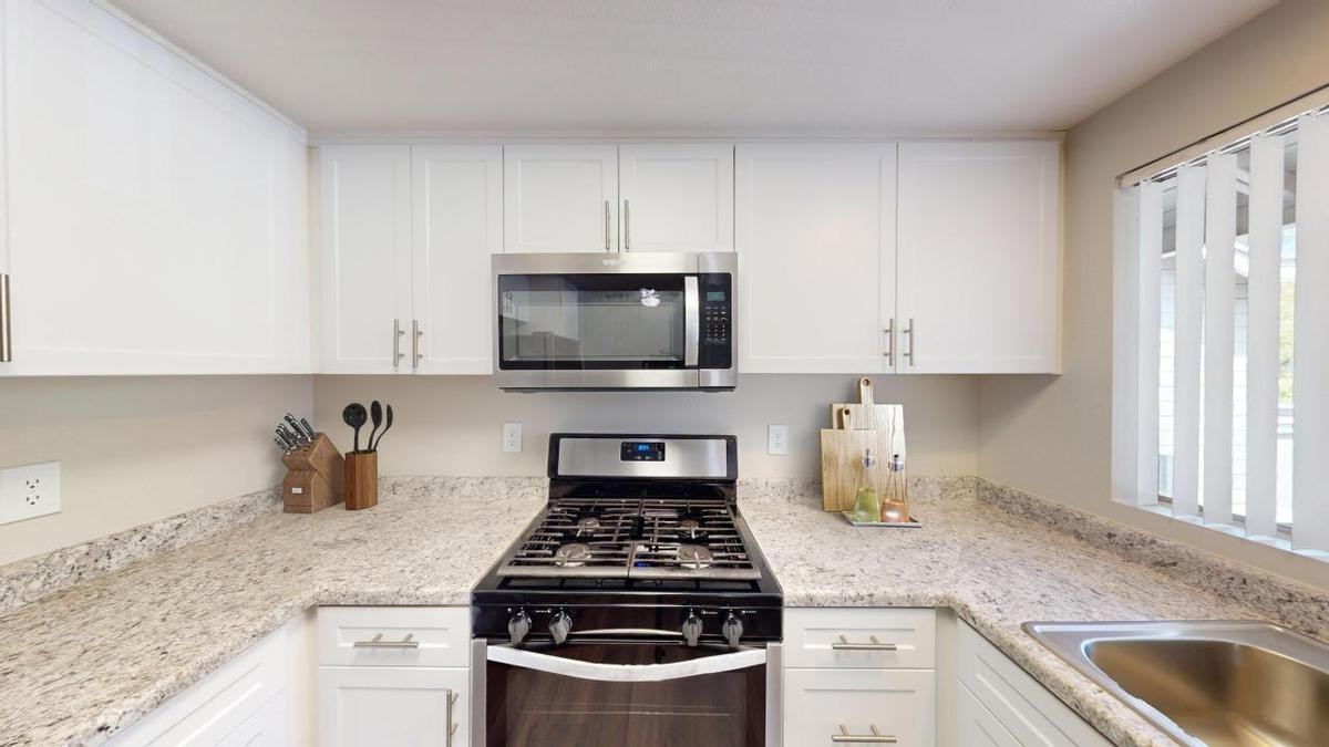 150 Drake St - Photo 3 of 15